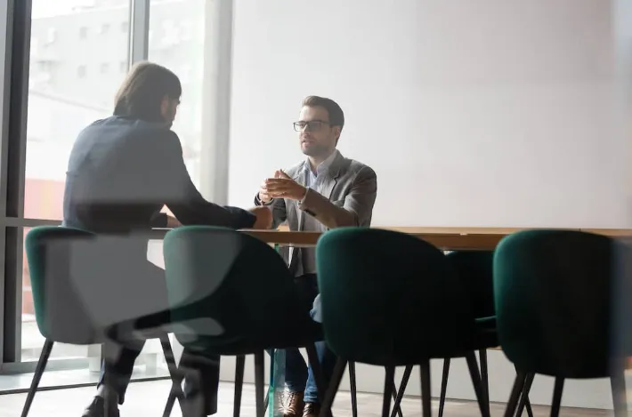 Kto si najíma zásoby agentov - Profily kupujúcich a rozhodovacia matica